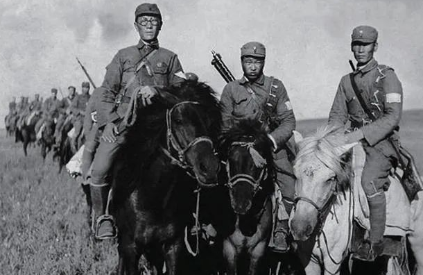 內(nei) 蒙古騎兵師