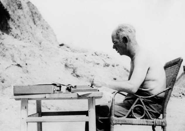 白求恩在編寫(xie) 教材